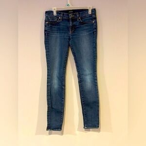 𝅺GREAT condition J Brand size 27 skinny jeans